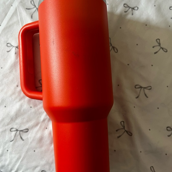 Stanley Bold Red Travel Mug with Handle - Picture 3 of 8